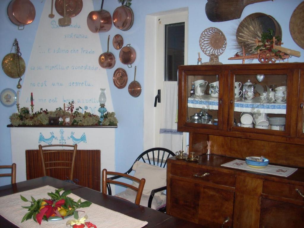 Sa Rosa E Su Trapperi Bed and Breakfast Oschiri Exteriör bild