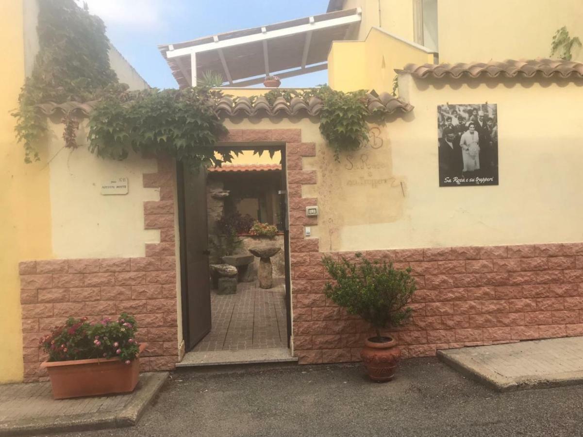 Sa Rosa E Su Trapperi Bed and Breakfast Oschiri Exteriör bild